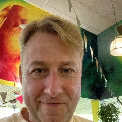 Logo Michiel Van Voorst